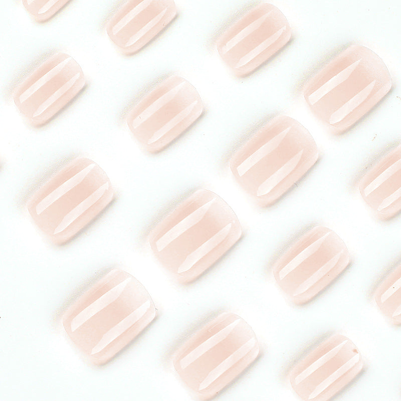 Elegante Nagelkunst im natürlichen Ombre-Stil Karnz