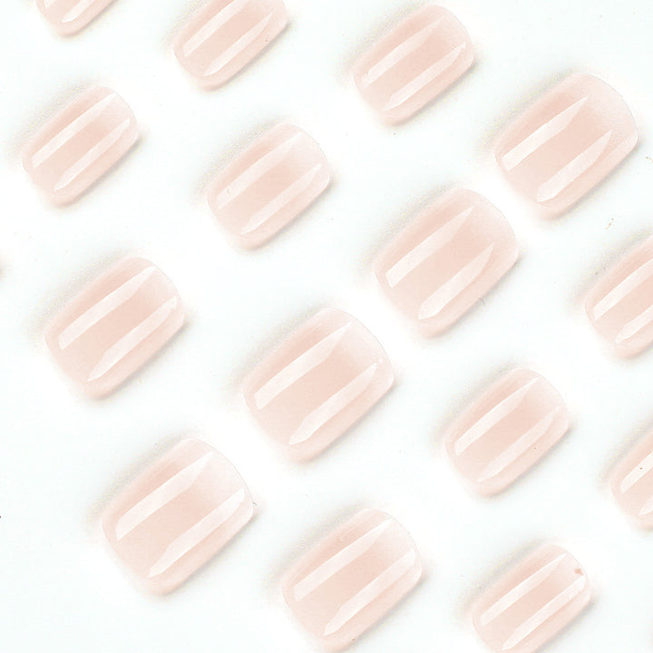 Elegante Nagelkunst im natürlichen Ombre-Stil Karnz