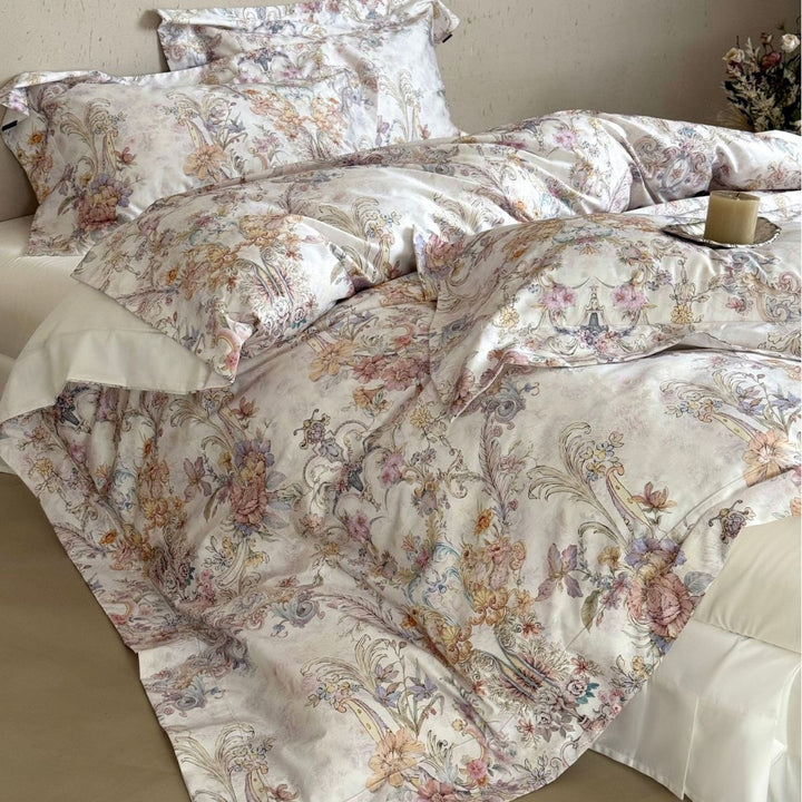Feine Baumwollsatin-Bettwäschegarnitur mit Aquarell‑Blütenornamentik und Hotelverschluss