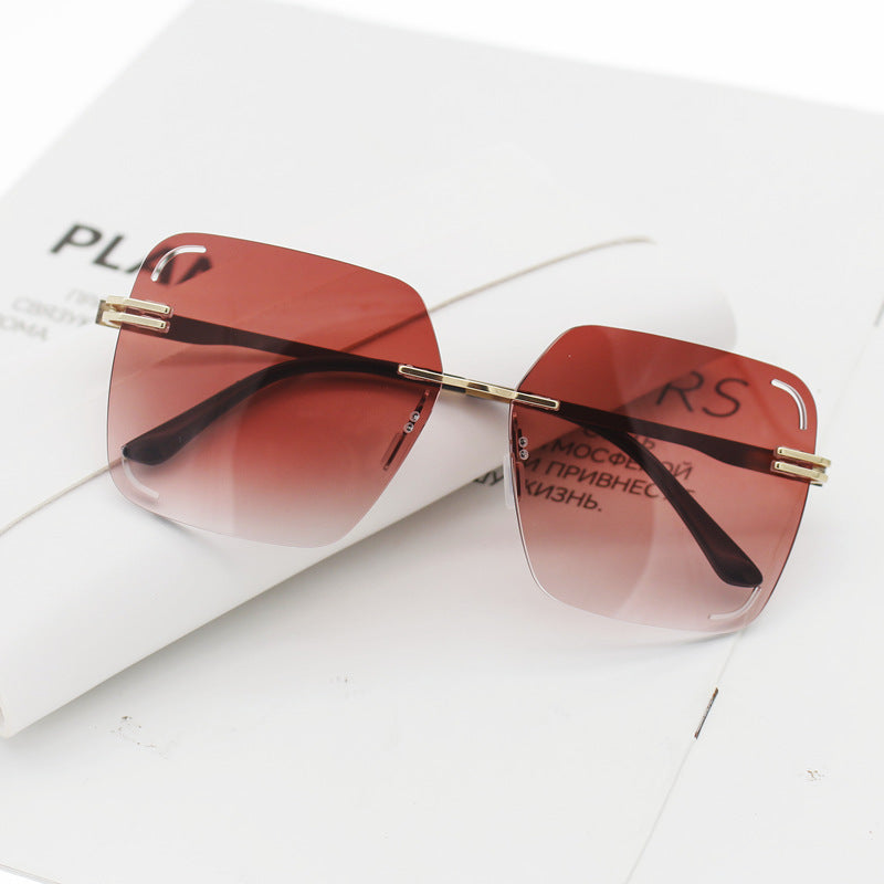 Damen quadratische Sonnenbrille mit verziertem Metalldetail Karnz