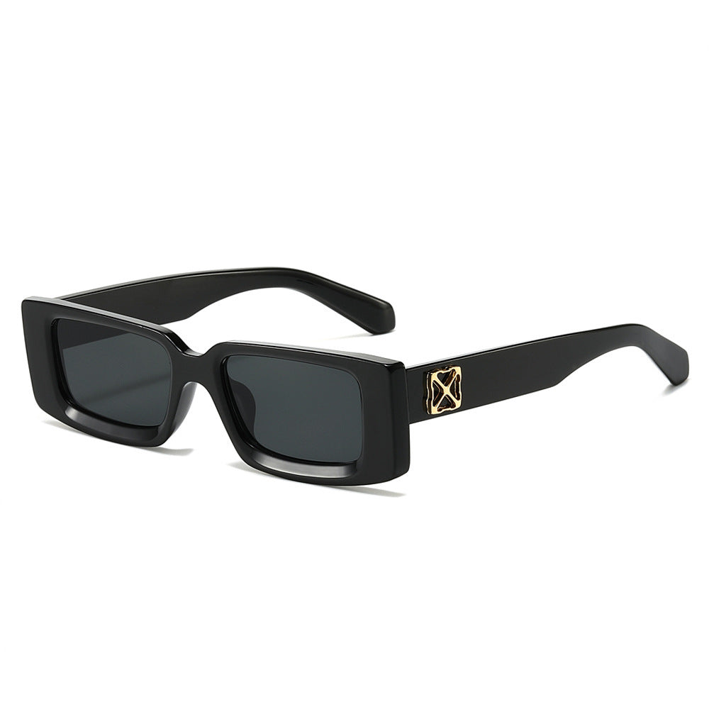 Übergroße geometrische Sonnenbrille mit dekorativen Metallakzenten Karnz