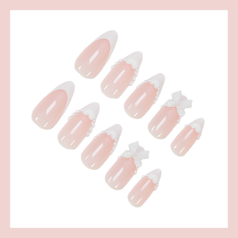 Kunstnagelset mit eleganten Spitzen und verspielten Schleifendetails Karnz