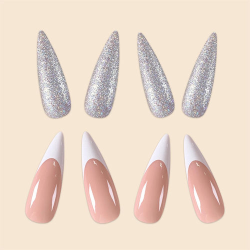 Glamouröse Stiletto-Nagelerweiterungen mit Glitzer