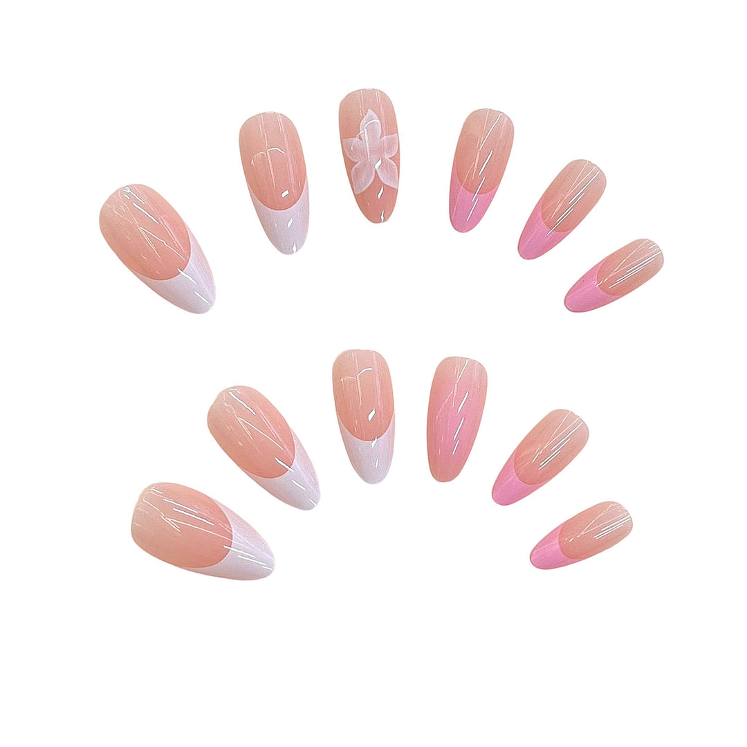 Künstlerisches floral Press-on Nageldesign Karnz