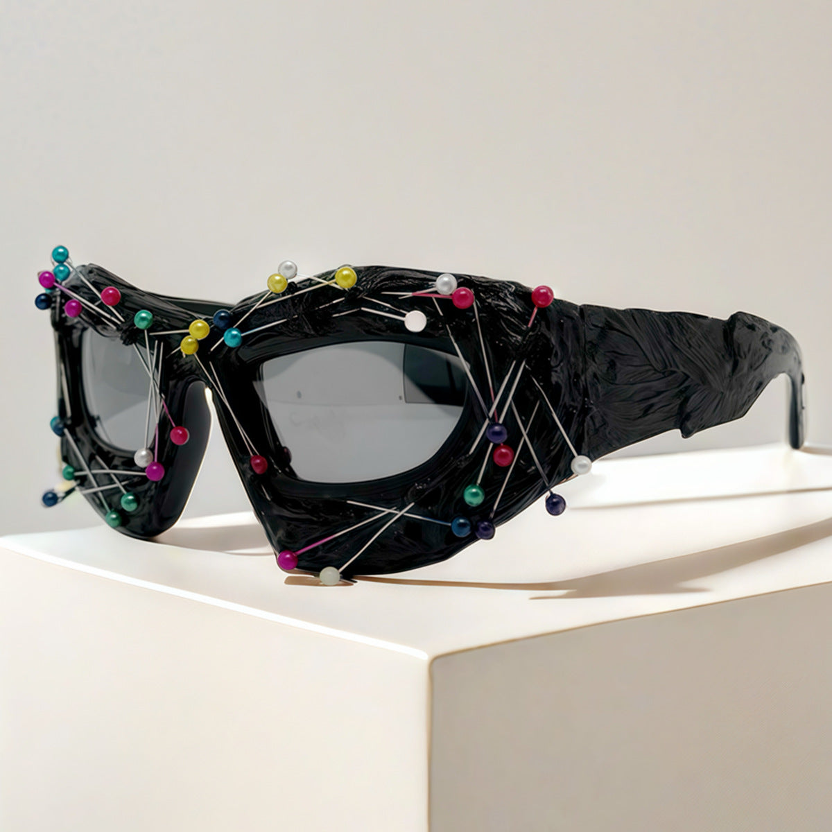Damen Kreative Design-Sonnenbrille mit innovativem Akzent Karnz