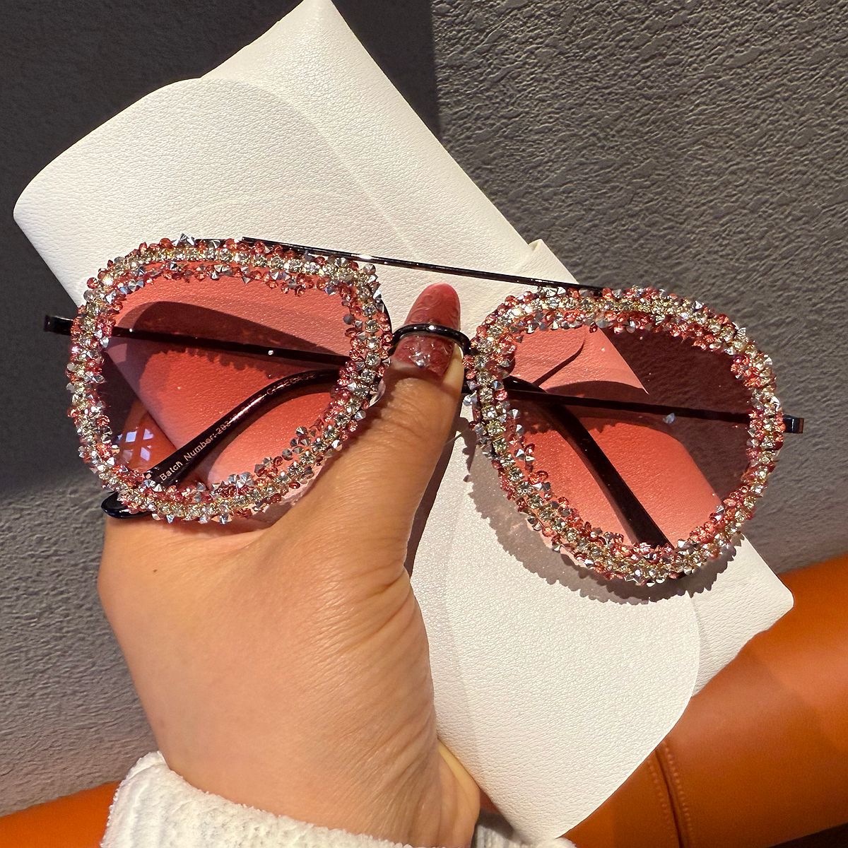Damen Sonnenbrille mit extravagantem Strassrahmen Karnz