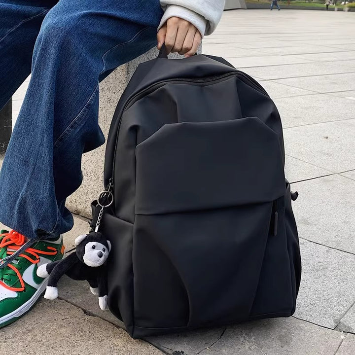 Funktionaler Rucksack mit Innovativem Stauraumkonzept Karnz