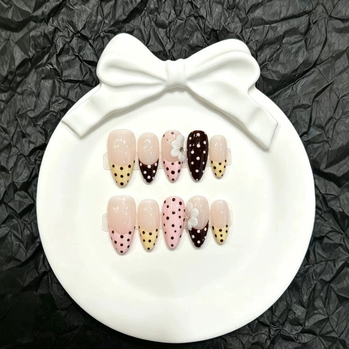 Verspieltes Tupfen Press-On Nagelset
