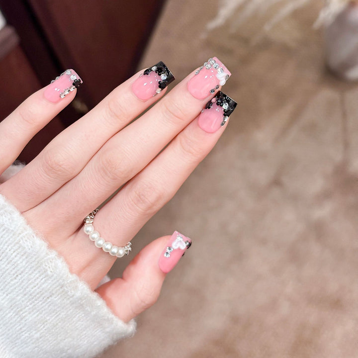 Dekorative Glam Nagelspitzen