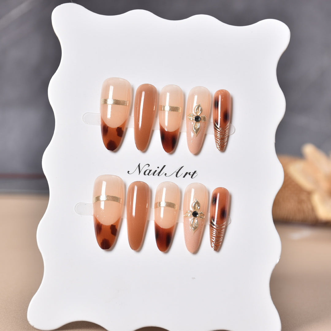 Elegante dekorative Press-On Nail Set Karnz