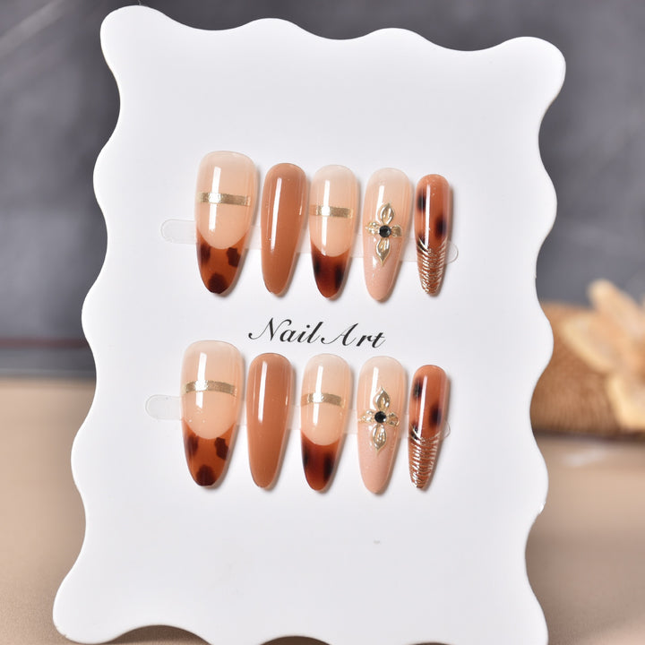 Elegante dekorative Press-On Nail Set Karnz