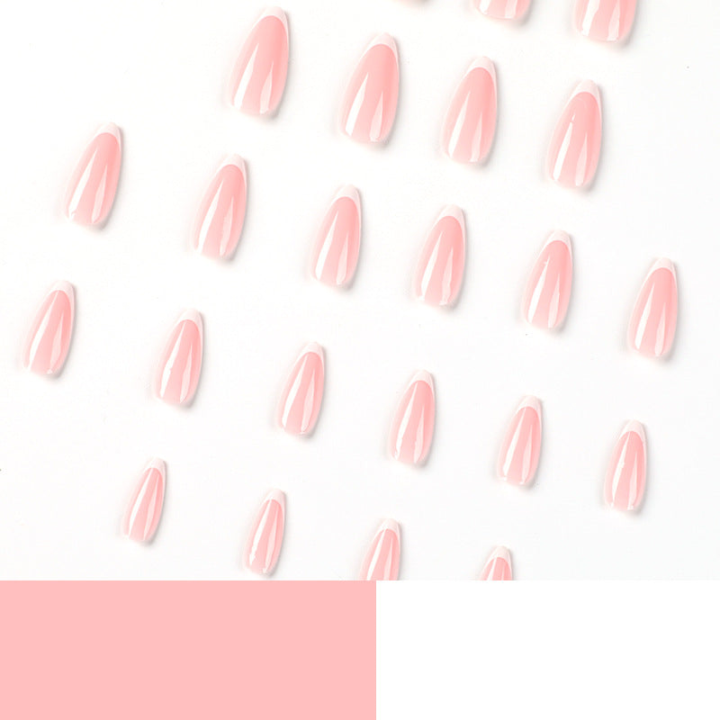 Elegante und glänzende Nagelverlängerungen Karnz