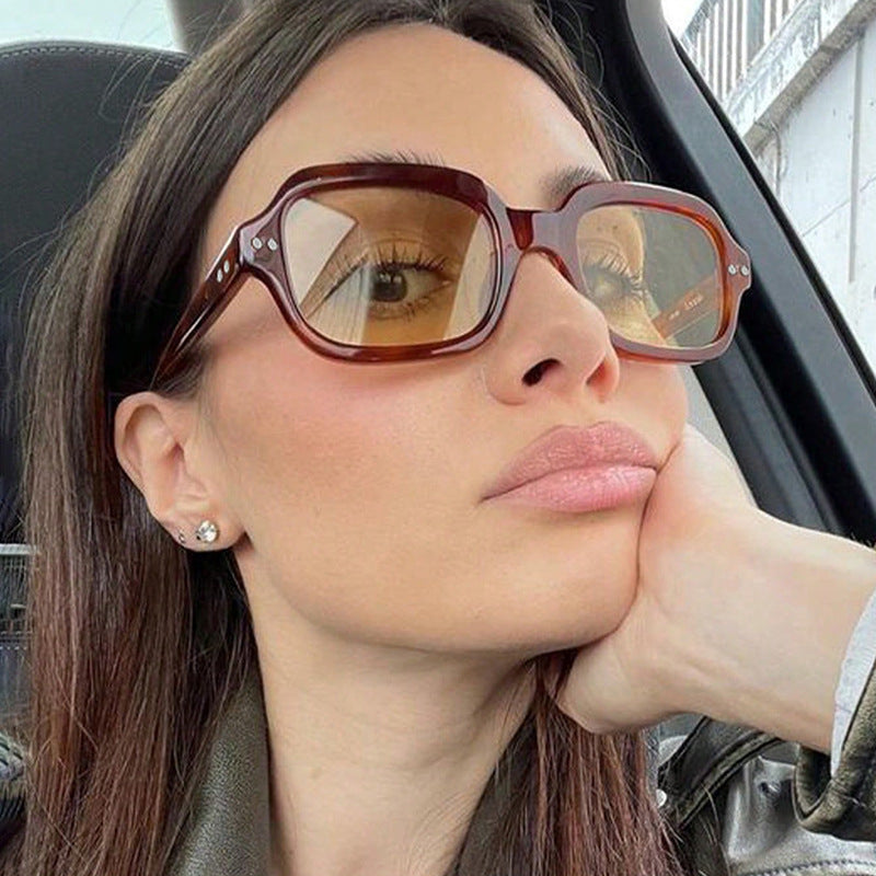 Damen moderne quadratische Sonnenbrille mit breitem Rahmen und elegantem Design Karnz