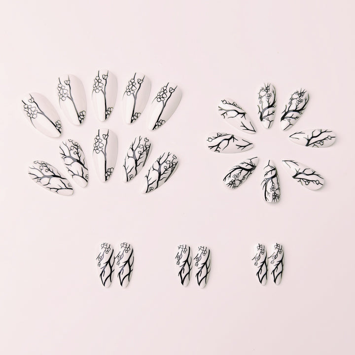 Kunstnägel mit Elegantem Floral-Design Karnz