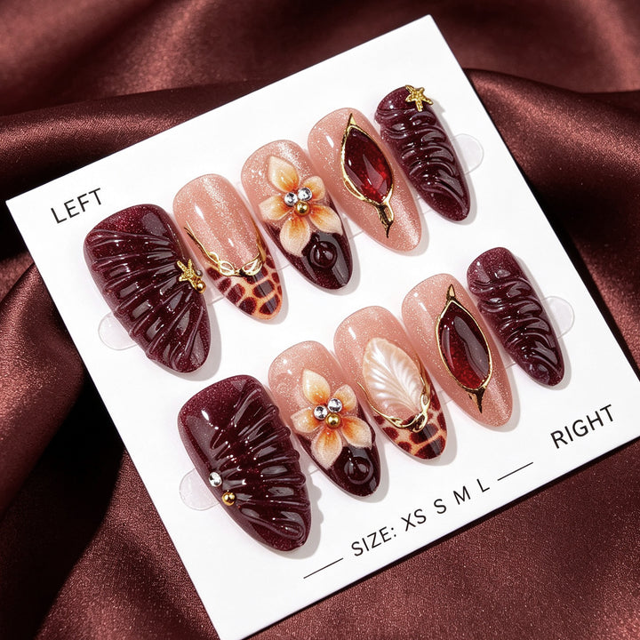 Elegante Blumen- und mit Juwelen geprägte Press-On-Nagelset