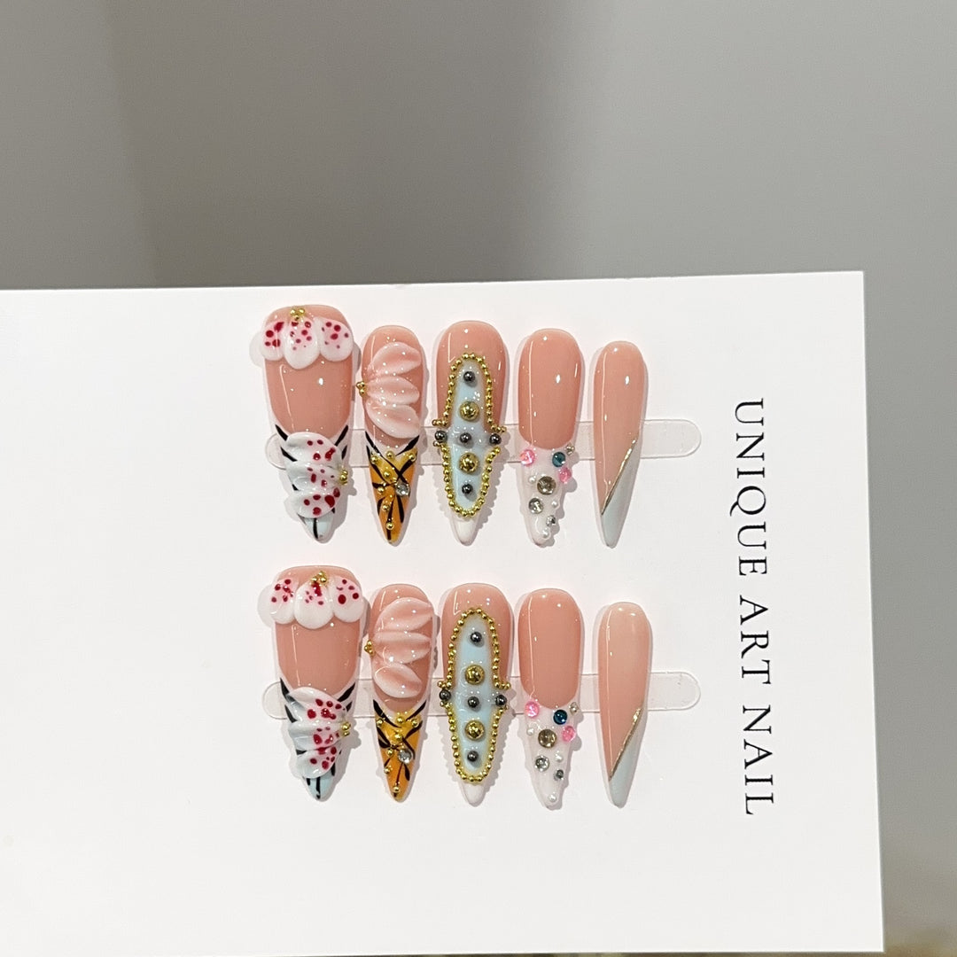 Künstlerische Press-On Nageldesigns