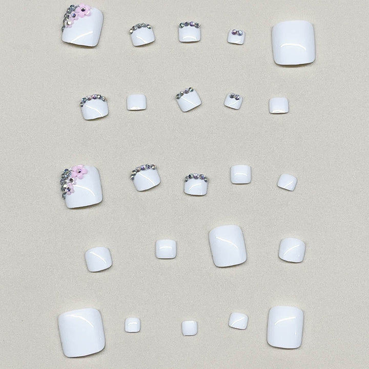 Fußnagelkunstset mit eleganten Glitzerverzierungen und floralen Akzenten Karnz