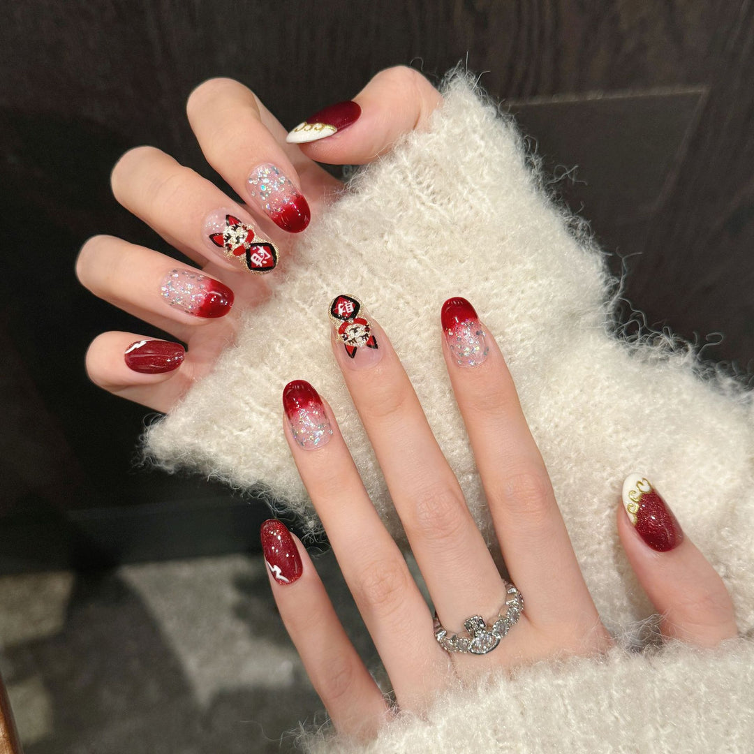 Themenhafte Press-On Nagelset mit Katzen- und Glitzerakzenten