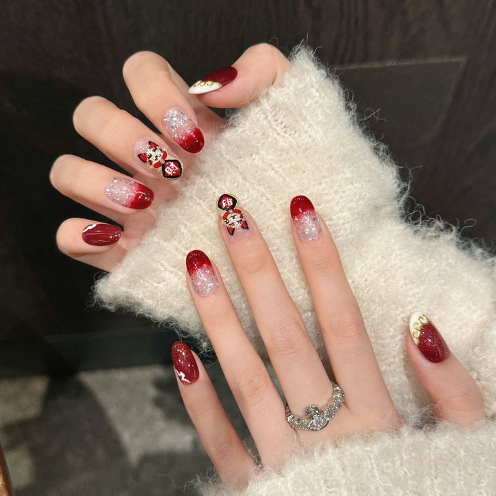 Themenhafte Press-On Nagelset mit Katzen- und Glitzerakzenten