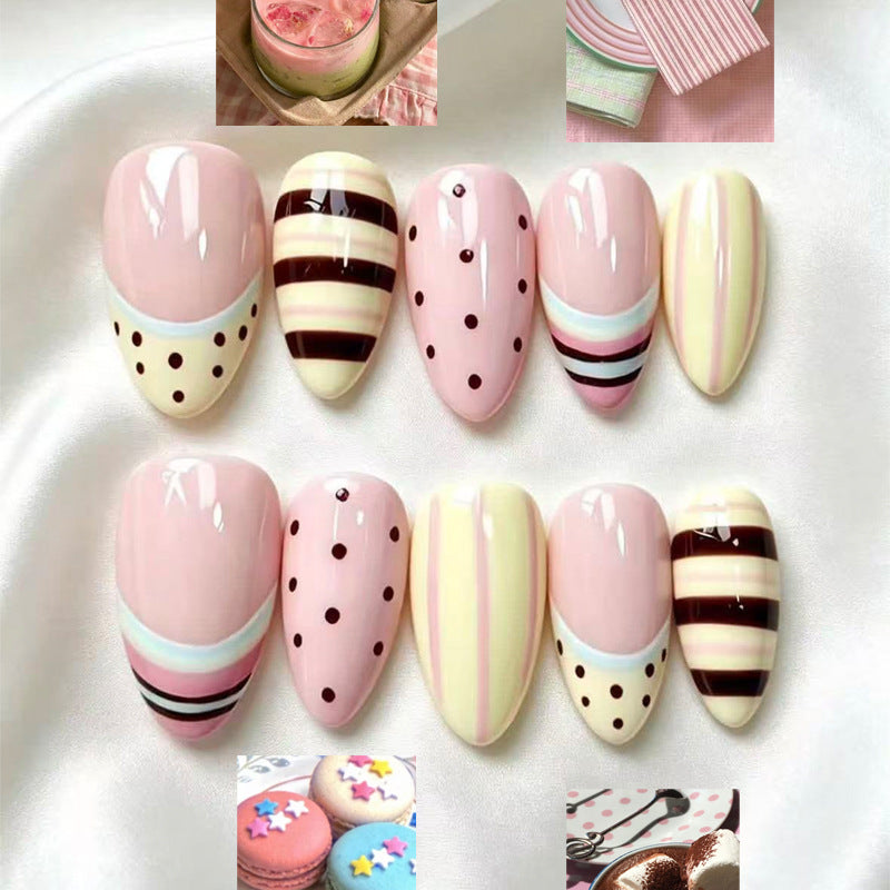 Künstlerisches gemustertes Press-On Nagelset Karnz