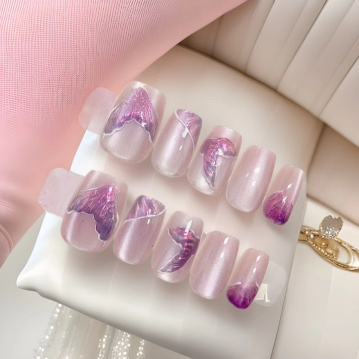 Künstlerische Press-On-Nageldesigns Karnz