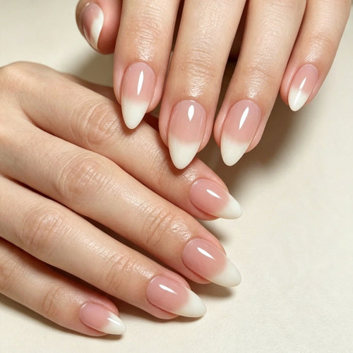 Kunstnägel mit Spitzem Ombre-Design Karnz