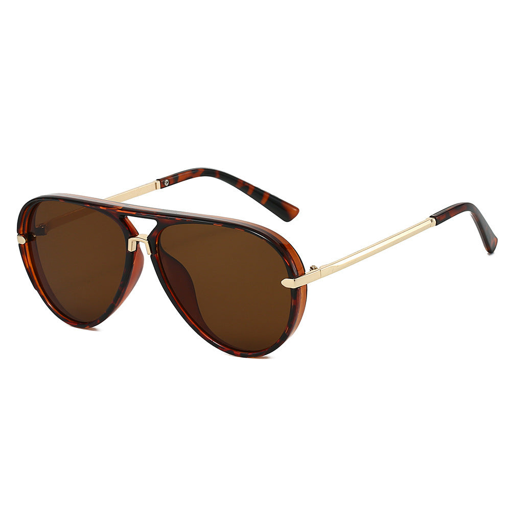 Elegante Aviator-Sonnenbrille mit goldenen Akzenten Karnz