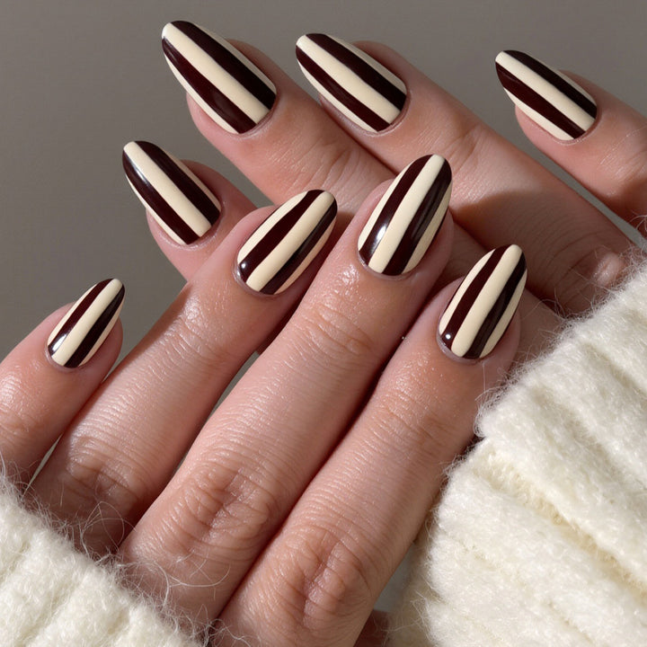 Gestreiftes Nagelkunst-Wickelset Karnz