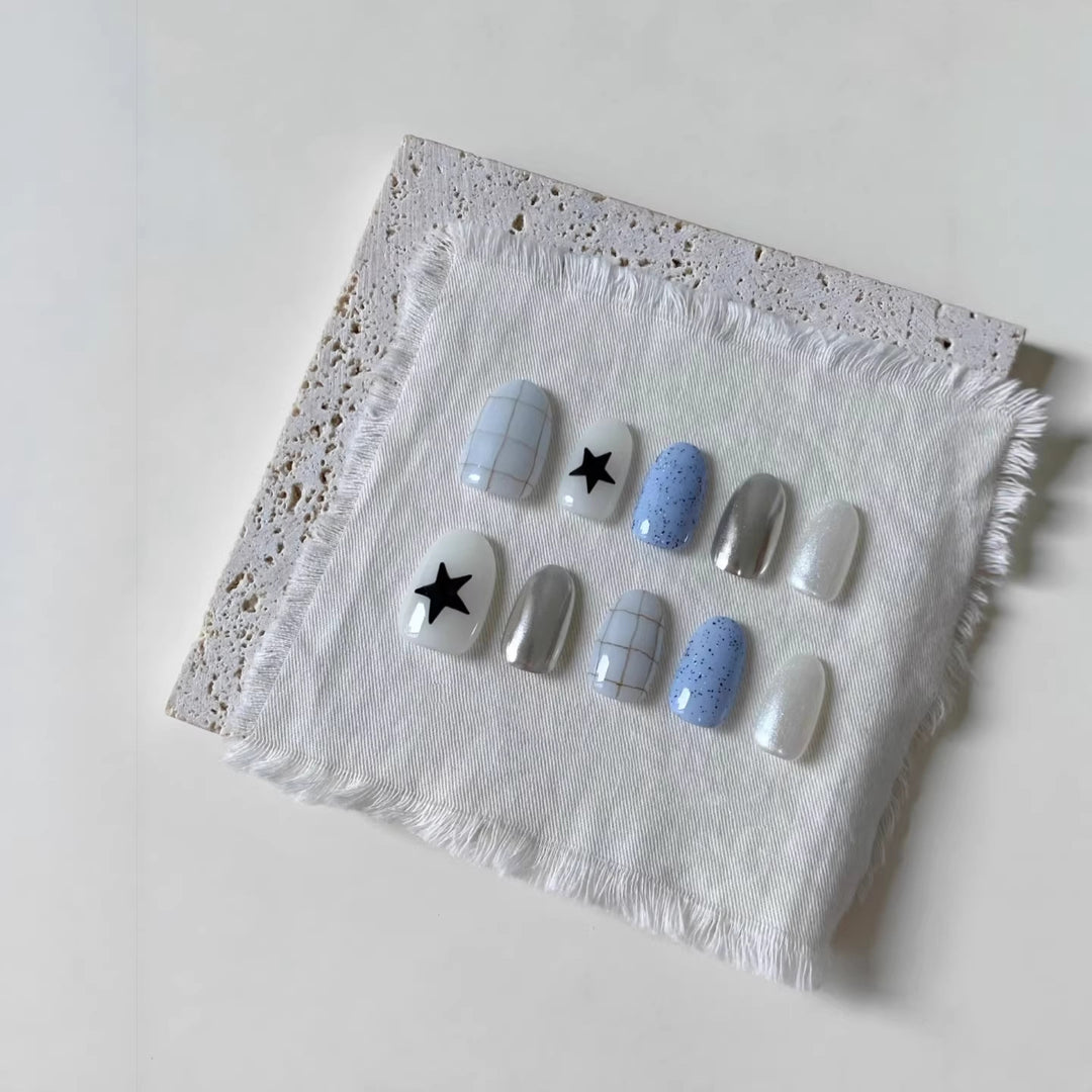 Künstlerisches Press-On-Nagelset mit geometrischen und Sternmustern