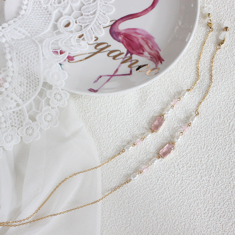 Elegante Schmuckkette mit Perlen und Pinken Akzenten Karnz