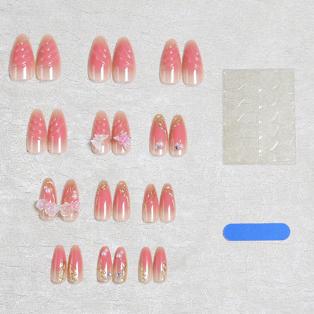 Kunstnägel mit zartem Rosen-Design und Glitzerakzenten Karnz