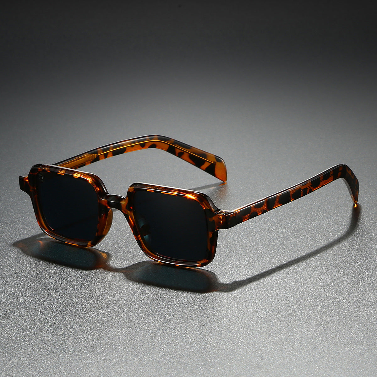 Damen modische Sonnenbrille im eleganten Quadratdesign mit breiten Bügeln Karnz