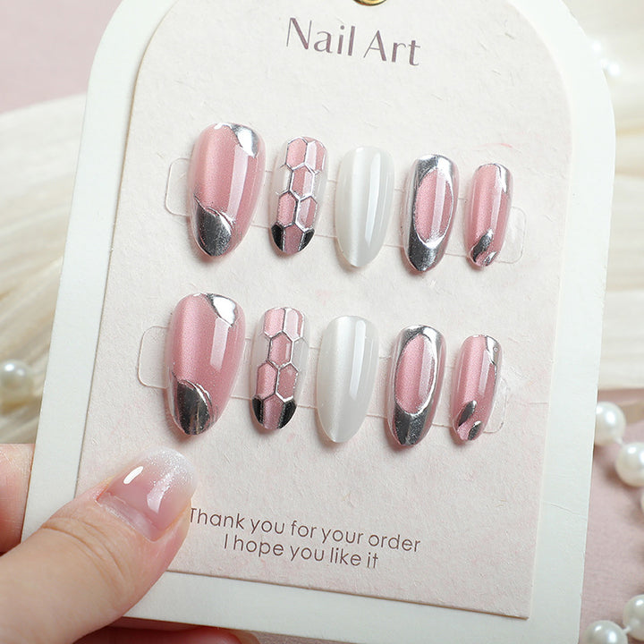 Stylisches Press-On Nagelkunst-Set mit Metallic-Akzenten