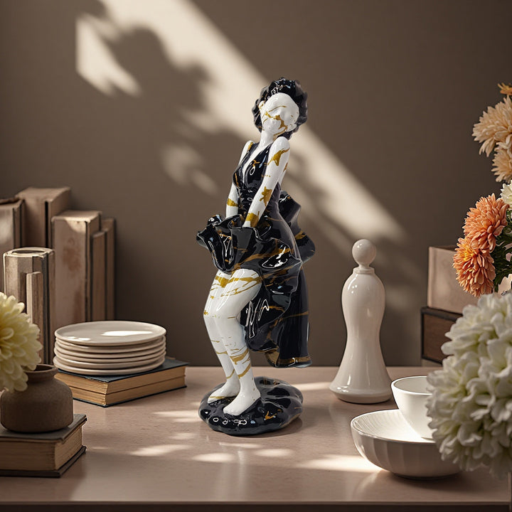 Kunstvolle Figur mit Stranddesign Karnz
