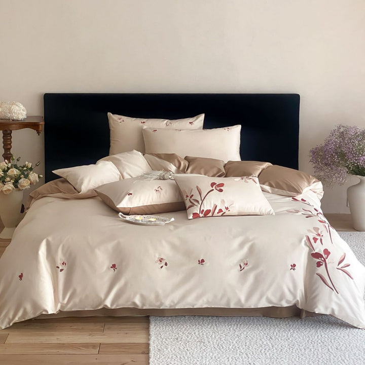 Floral Satin-Feel Wendebettbezug Set mit bestickten botanischen Akzenten und Oxford Kissenbezügen