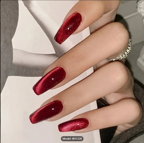 Glänzendes Press-On-Nagelset mit elegantem Finish Karnz
