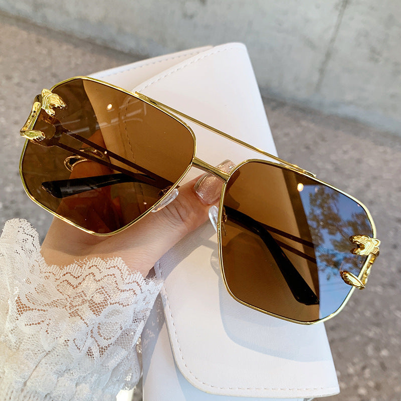 Damen quadratische Sonnenbrille mit luxuriösem Metallrahmen Karnz