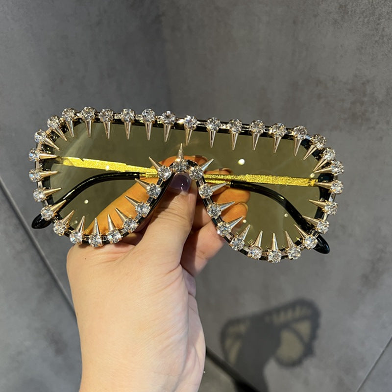 Damen extravagant gestaltete Cat-Eye-Sonnenbrille mit Glitzerakzenten Karnz
