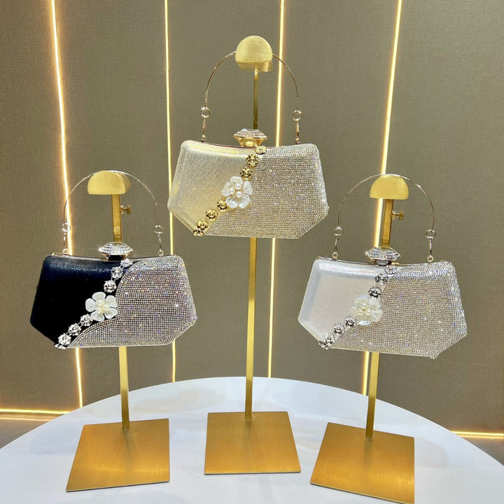Glamouröse Clutch-Tasche mit Strassbesatz