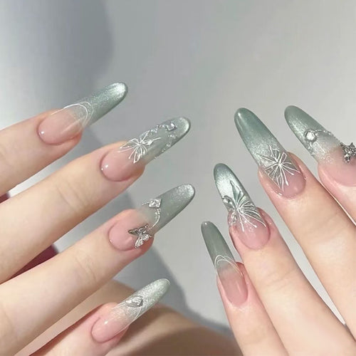 Elegante Stiletto-Klebeblätter mit kunstvollen floralem und edelsteinartigen Akzenten Karnz