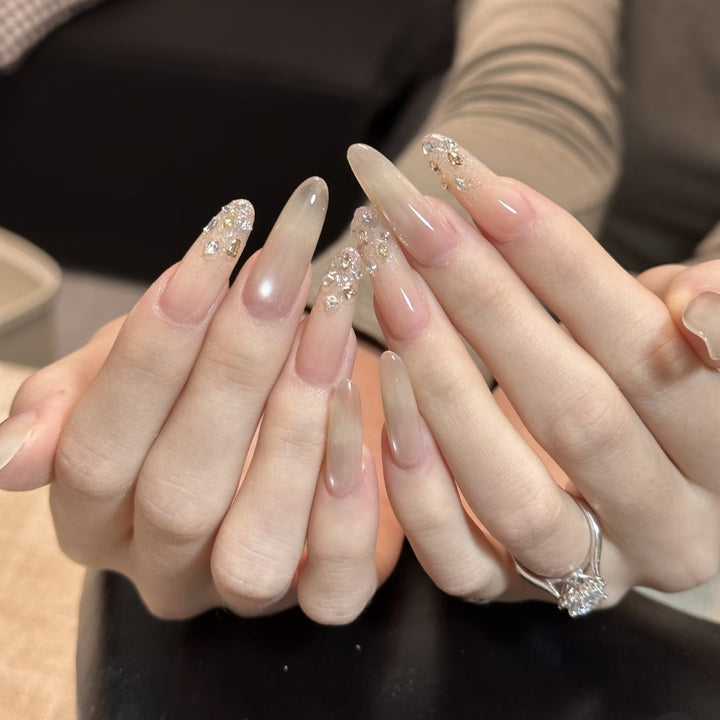 Elegante Stiletto-Nagelerweiterungen