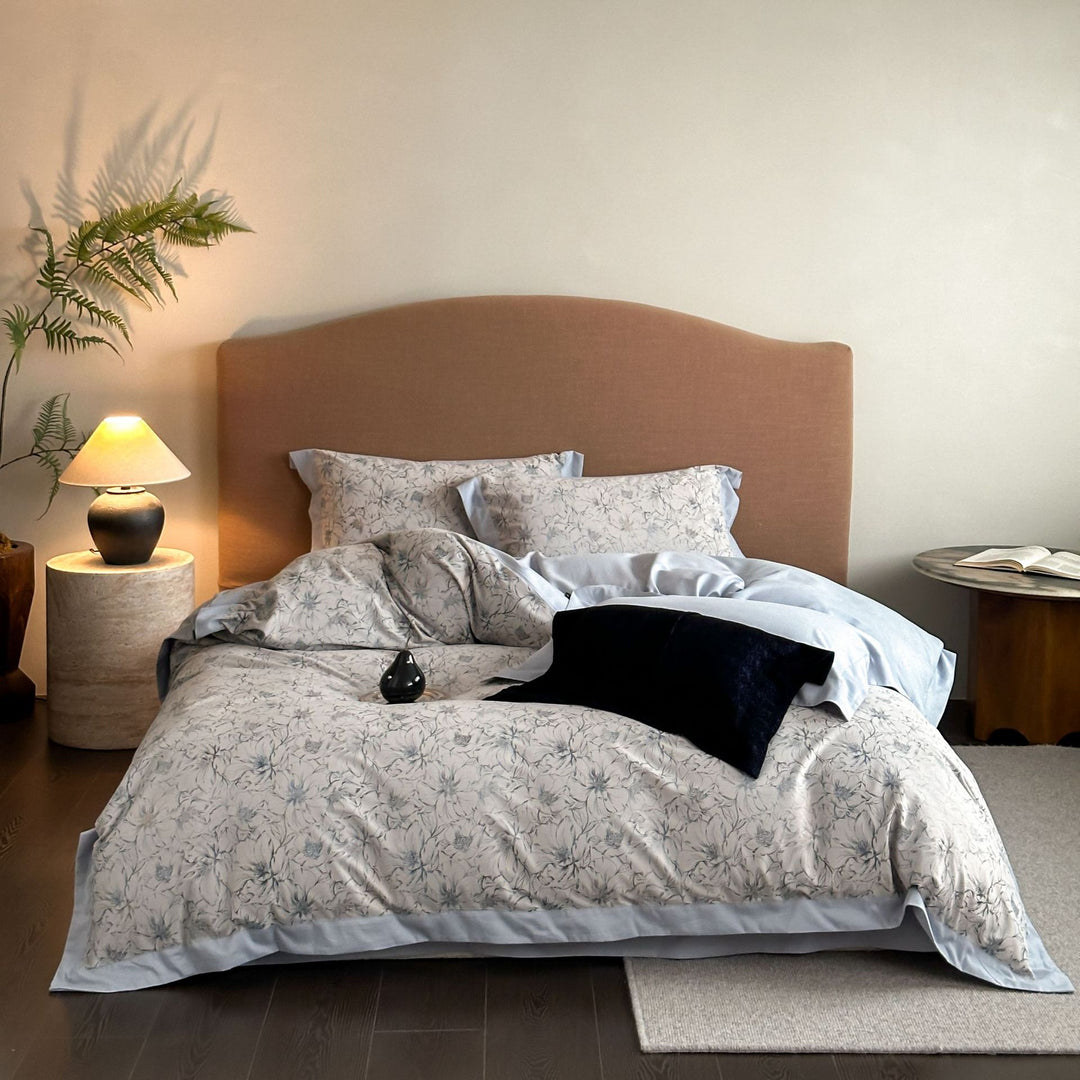 Elegantes Wendbares Bettbezug- und Kissenbezug-Set mit Jacquard-Blütenpanel und feiner Steppkante