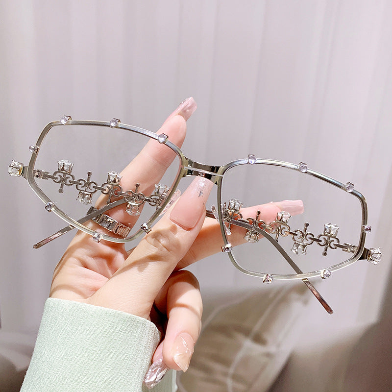 Damen Designer-Brille mit glamourösem Akzent und funkelnden Glitzersteinen Karnz