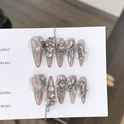 Glamouröse mit Strass verzierte Stiletto Press-On Nägel