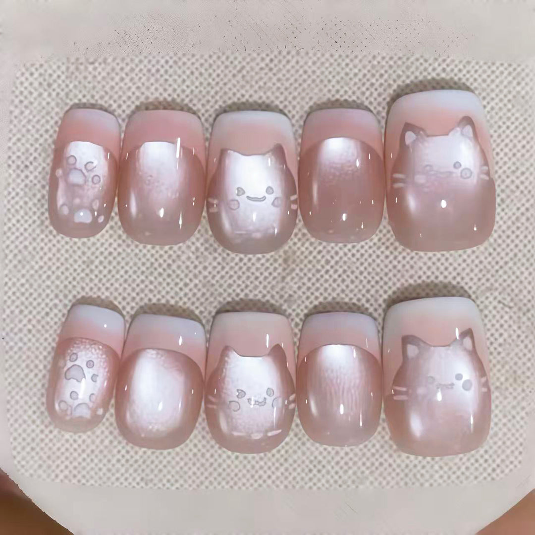 Künstlerisches Press-On-Nagelset mit verspielten Katzenmotiven