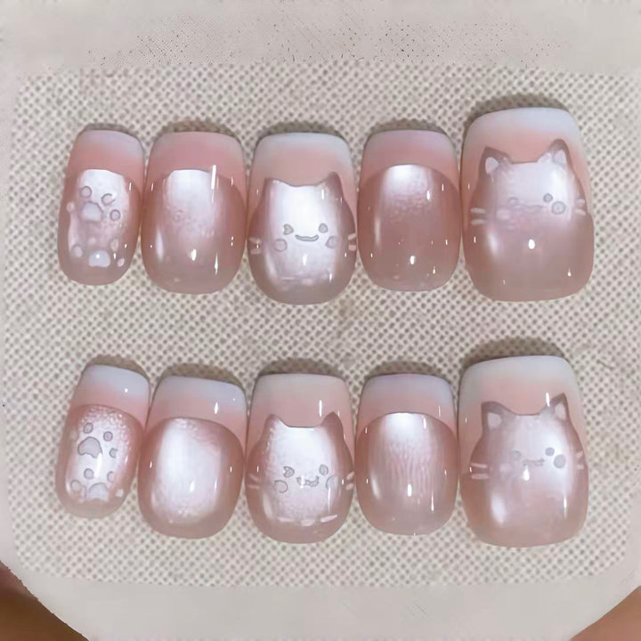 Künstlerisches Press-On-Nagelset mit verspielten Katzenmotiven