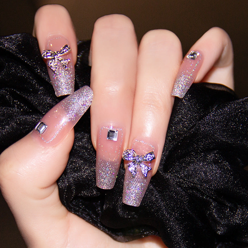 Kunstvolle Nagelverlängerungen mit Blumendesign Karnz