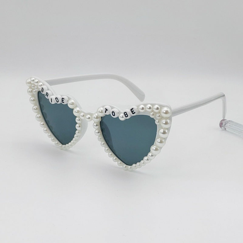 Damen Herzförmige Sonnenbrille mit außergewöhnlichem Dekor Karnz