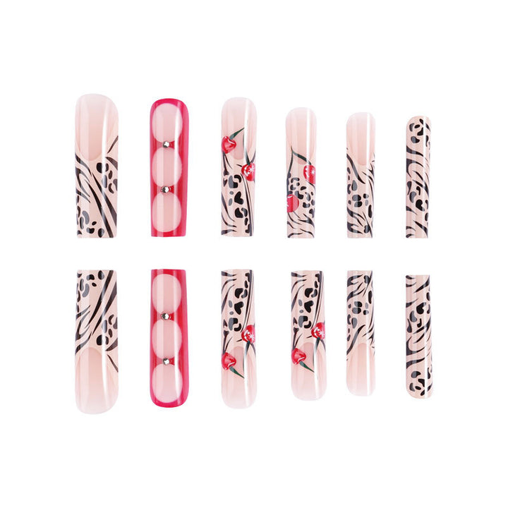 Künstlerische Press-On Nageldesigns