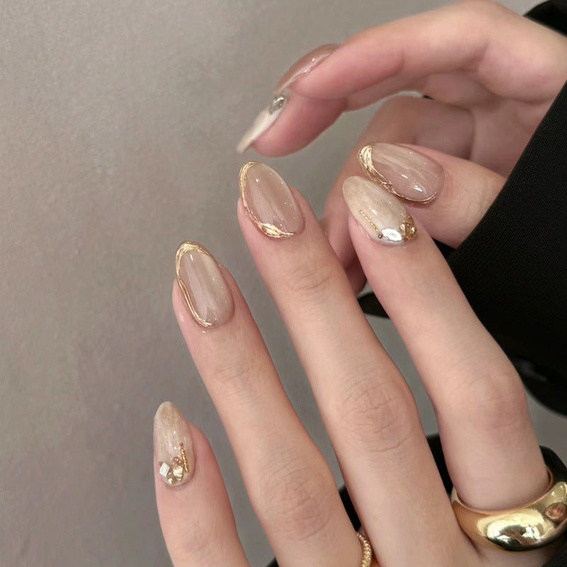 Elegante glänzende Press-On-Nagelset mit goldenen Akzenten Karnz